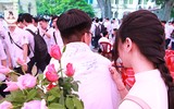 [ẢNH] Nữ sinh Hà Nội bật khóc trong ngày bế giảng